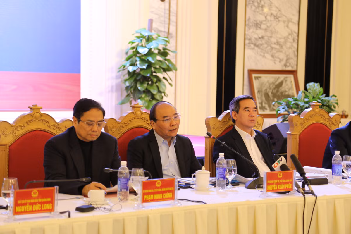 Chiều ngày 22/12, Thủ tướng Chính phủ Nguyễn Xuân Phúc và lãnh đạo các bộ, ngành đã có buổi làm việc với Lãnh đạo tỉnh Quảng Ninh về kết quả triển khai nhiệm vụ KTXH năm 2016 và phương hướng năm 2017.