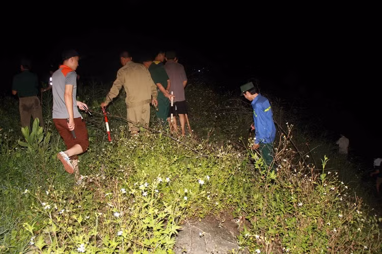 Tối ngày 26/9, cơ quan điều tra đã bắt được đối tượng Doãn Trung Dũng khi y đang lẩn trốn tại khu vực chân cầu Bính (thuộc xã Tân Dương, huyện Thủy Nguyên, TP Hải Phòng).