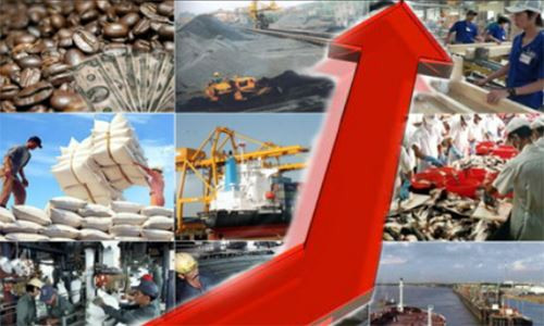  6. Việt Nam mất 5% GDP mỗi năm vì ô nhiễm môi trường Tại Hội thảo bàn về phát triển kinh tế Việt Nam trong trung hạn, tác động của môi trường tháng 11/2016, trong báo cáo nghiên cứu: "Việt Nam - thiên đường ô nhiễm của các doanh nghiệp nước ngoài" do PGS, TS Đinh Đức Trường, Đại học Kinh tế Quốc dân nhận định: “Việt Nam chưa thành nước công nghiệp nhưng vấn đề về môi trường đã rất nghiêm trọng. Mỗi năm chúng ta thiệt hại do ô nhiễm môi trường tương đương với 5% GDP, bằng nửa con số này ở Trung Quốc là 10%”. Tiến sĩ Đinh Đức Trường phân tích, với GDP của Việt Nam vào khoảng 204 tỷ USD năm 2015, theo tính toán của PGS Trường, Việt Nam sẽ mất 5%, tương đương 10 tỷ USD, chủ yếu là tác động tiêu cực làm giảm giá trị tăng trưởng các ngành sản xuất, chi phí để cải tạo môi trường và sức khỏe cộng đồng. Ảnh Tổng hợp.