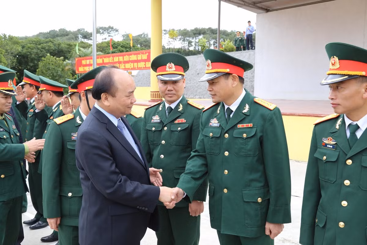 Hinh anh Thu tuong Nguyen Xuan Phuc lam viec tai Quang Ninh