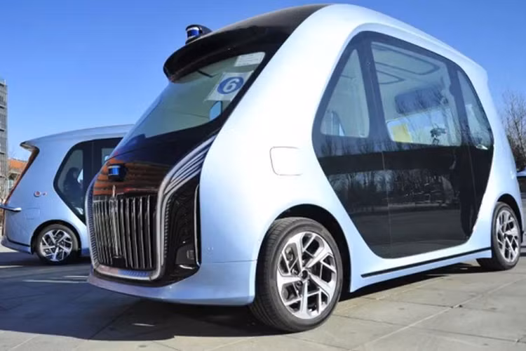 Khi ngành công nghiệp ôtô chuyển từ điện khí hóa sang công nghệ tự hành thông minh, Trung Quốc nhanh chóng bắt kịp xu hướng này và phát triển. Từ hệ thống hỗ trợ lái cấp độ 2+ dần tiêu chuẩn lên xe giao hàng và xe vệ sinh công cộng không người lái đến Robotaxi cấp độ 4.