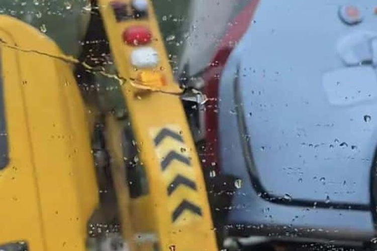 Điều đáng nói là trước đó vào ngày 10 tháng 7, Hongqi đã thông báo rằng họ đã đã được phép thử nghiệm trên đường phố đối với Robotaxi cấp độ 4 thế hệ thứ 3. Hongqi cũng lưu ý rằng Robotaxi của hãng đã hoàn thành hơn 100.000 km thử nghiệm lái xe tự động trên đường công cộng trong Khu thí điểm.