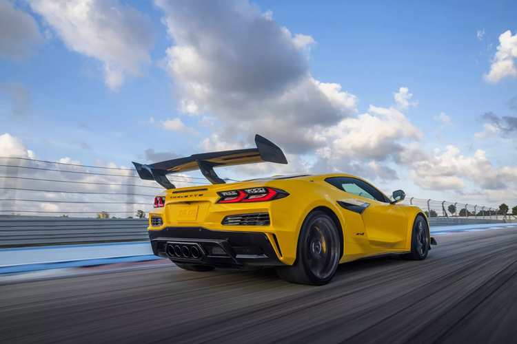Kỹ sư trưởng của Chevy và Corvette, Josh Holder cho biết: “Corvette ZR1 2025 một lần nữa vượt quá mong đợi của chúng tôi.