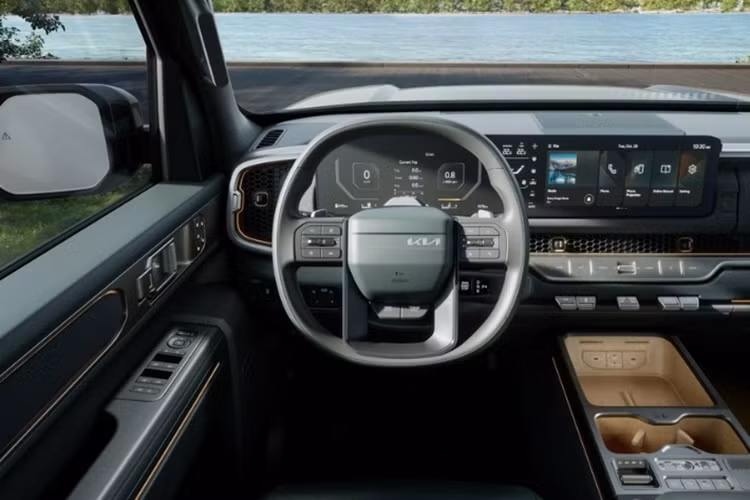 Xe được phân phối với hai kiểu dáng là cabin đơn tối ưu cho việc chở hàng và cabin đôi dành cho đi lại thông thường và du lịch. Từ khi lộ diện, Kia Tasman đã gây xôn xao do thiết kế ngoại hình được đánh giá là "khó hiểu". Thương hiệu Hàn đã chọn cách tiếp cận mới mẻ về mặt thẩm mỹ, phá vỡ ngôn ngữ thiết kế quen thuộc đã thống trị dòng xe bán tải suốt nhiều thập kỷ.