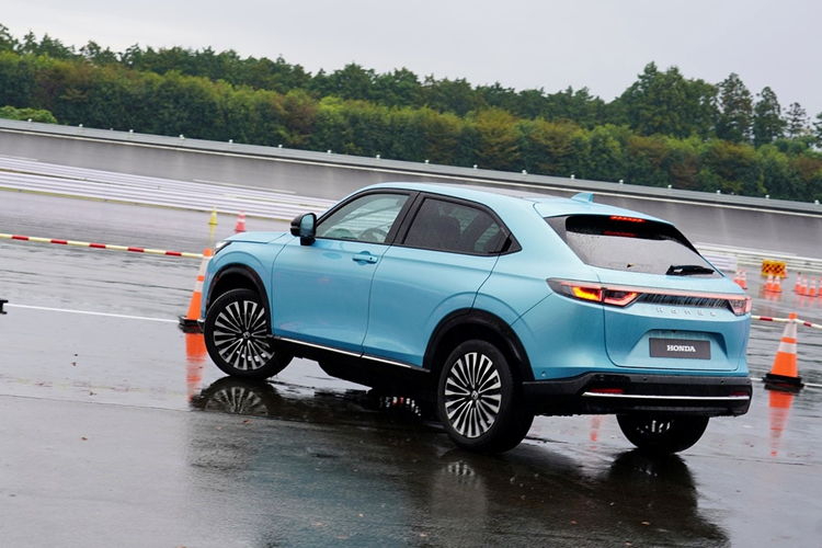 Theo đó, Honda cùng mẫu EV e:N1 chính là dây chuyền sản xuất xe điện đầu tiên tại Thái Lan. Dây chuyền này sẽ được sản xuất theo công nghệ toàn cầu của Honda, đặt tại nhà máy Honda ở Prachinburi, Thái Lan.