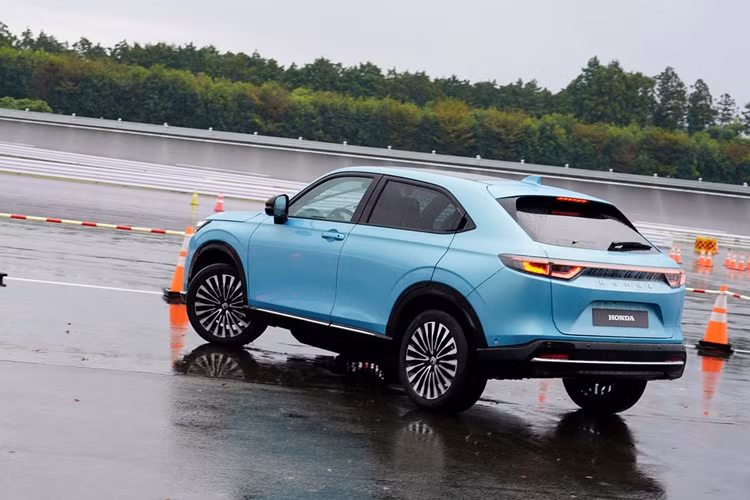 Theo đó, Honda cùng mẫu EV e:N1 chính là dây chuyền sản xuất xe điện đầu tiên tại Thái Lan. Dây chuyền này sẽ được sản xuất theo công nghệ toàn cầu của Honda, đặt tại nhà máy Honda ở Prachinburi, Thái Lan.