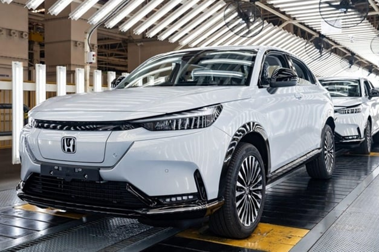 Vừa mới công bố mở dây chuyền sản xuất xe điện, Honda Thái Lan đã sẵn sàng trình làng sản phẩm đầu tiên của hãng ra thị trường. Đó chính là mẫu xe điện Honda e:N1 2024 mới.