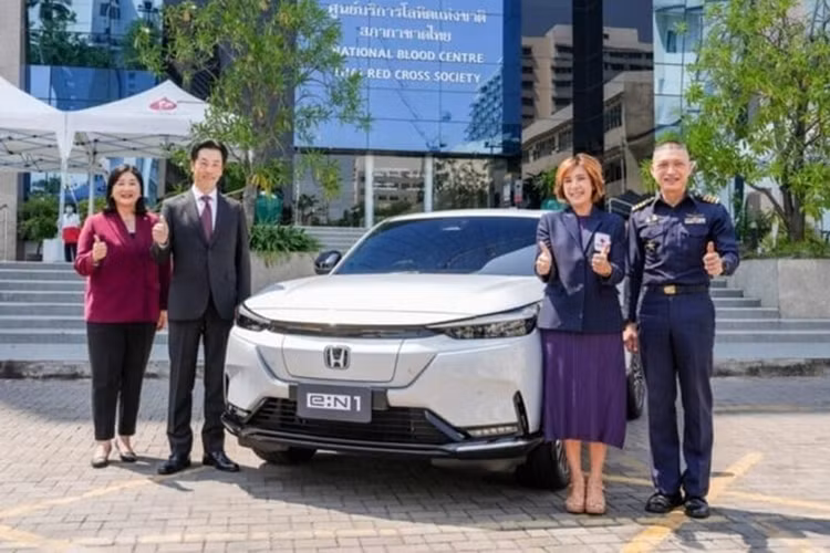 Giá xe Honda e:N1 2024 dự kiến sẽ từ 1.400.000 - 1.500.000 baht (970 triệu - 1,1 tỷ đồng). Hãng xe Nhật vẫn chưa công bố thông tin chính thức về mẫu Honda e:N1. Tuy nhiên, nó được thiết kế theo phong cách của Honda HR-V và dùng nền tảng điện e:N Architecture F.
