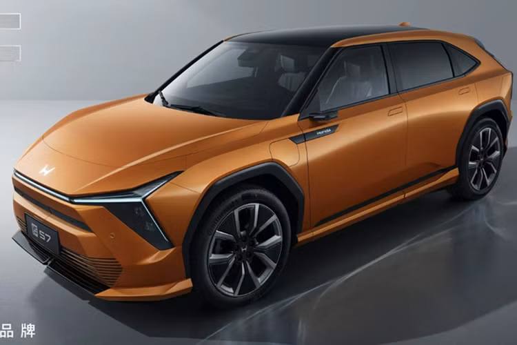 Dòng xe này có kế hoạch ra mắt sáu mẫu xe vào năm 2027, với Ye S7 và Ye P7 là những mẫu xe đầu tiên của dòng xe này, sẽ được đưa vào sản xuất bởi liên doanh Dongfeng Honda và GAC Honda tại Trung Quốc. Chiếc xe thứ ba có tên Ye GT Concept sẽ được sản xuất hàng loạt vào năm 2025.