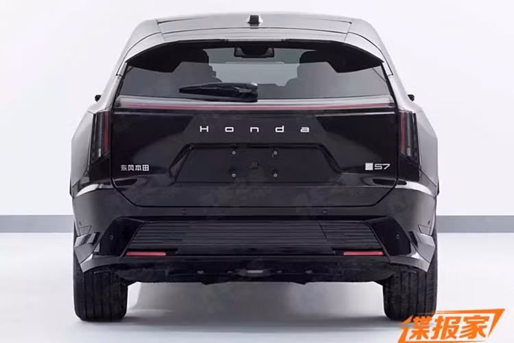 Chiếc xe SUV điện Honda Ye S7 2025 được chế tạo dựa trên kiến trúc W của thương hiệu này dành cho thị trường Trung Quốc và dự kiến sẽ chính thức ra mắt vào cuối năm nay. Honda đã ra mắt dòng xe điện Ye cho Trung Quốc vào ngày 16 tháng 4 năm nay, với mục tiêu đạt được 100% điện khí hóa tại thị trường Trung Quốc vào năm 2035.