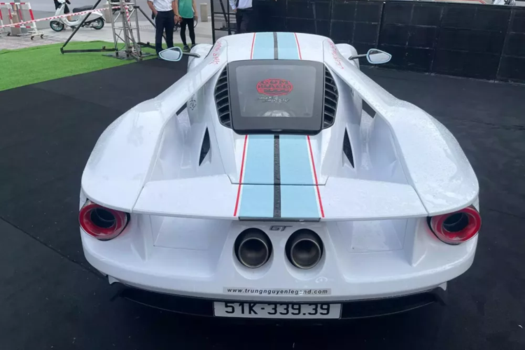 Dòng siêu xe GT '67 Heritage Edition được trang bị khối động cơ V6, EcoBoost, dung tích 3.5 lít, tăng áp,được đánh giá là mạnh nhất của nhà Ford. "Trái tim" này sản sinh công suất tối đa 647 mã lực. Sức mạnh của xe được truyền tới cầu sau qua hộp số ly hợp kép 7 cấp Powershift. Ford GT ’67 Heritage Edition có thể đạt tốc độ tối đa lên tới 347 km/h.