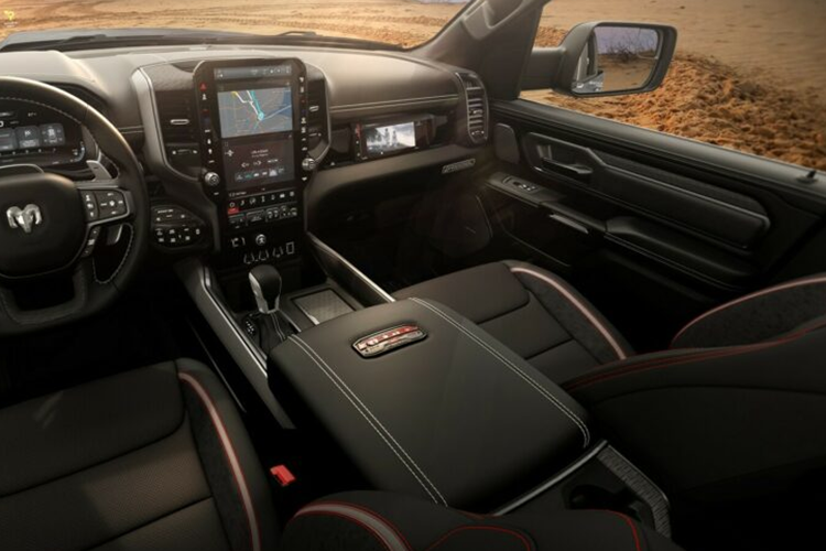 Mẫu xe này cũng sử dụng bộ mâm xe có kích thước 17 inch được trang bị đi kèm lốp địa hình 33 inch. Sức mạnh đến từ động cơ 6 xi-lanh thẳng hàng 3.0 lít tăng áp kép, sản sinh công suất 420 mã lực và mô-men xoắn cực đại 635 Nm.