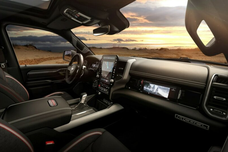 Đây chính là một hệ thống kiểm soát hành trình tập trung vào địa hình và Ram cho biết tính năng này có khả năng đọc địa hình phía trước theo mỗi giây để điều chỉnh hệ thống treo và thêm hoặc bớt trọng lượng lên vô lăng.