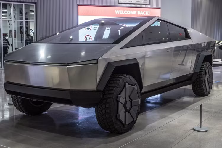 Ở bản cao cấp nhất là Cyberbeast, chiếc xe bán tải điện Tesla Cybertruck 2024 có công suất tối đa 845 mã lực và thời gian tăng tốc từ 0-96 km/h chỉ 2,6 giây.
