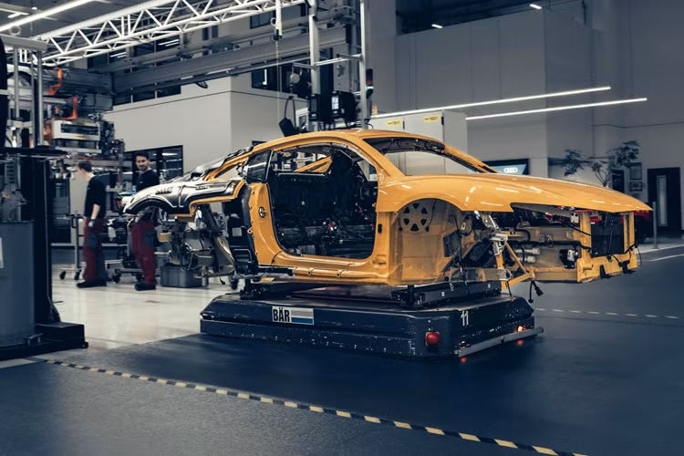 Mẫu xe thuộc phiên bản Performance Quattro nên có khả năng sản sinh công suất 612 mã lực từ khối động cơ V10 hút khí tự nhiên 5.2 lít.