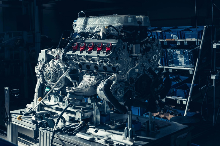 Ban đầu theo dự kiến, chiếc siêu xe Audi R8 cuối cùng sẽ được sản xuất vào cuối năm 2023 nhưng kế hoạch đã phải thay đổi do nhu cầu phát sinh của khách hàng quá cao. Năm ngoái, doanh số bán hàng của Audi R8 đã tăng 49%, đạt 1.591 chiếc.