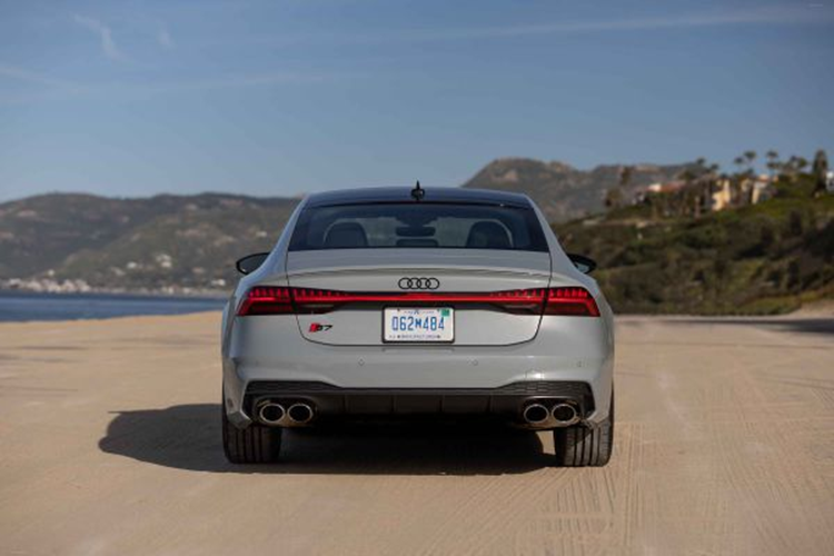 Điều này đồng nghĩa với cả hai mẫu xe vẫn sẽ chỉ sử dụng động cơ V6 TFSI tăng áp kép 2.9L với thông số nguyên bản là công suất 444 mã lực và mô-men xoắn 559 Nm.