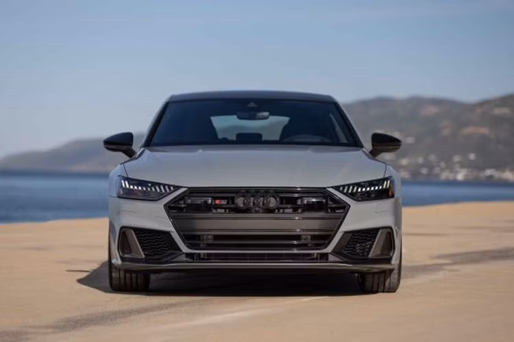 Trần xe Dinamica màu đen cũng là trang bị tiêu chuẩn. Những người yêu thích công nghệ cũng sẽ thích thú với S6 và S7 2025 khi cả hai mẫu xe đều có quyền truy cập vào kho ứng dụng lớn trên màn hình thông tin giải trí, bao gồm sự tích hợp mượt mà của các ứng dụng như Spotify, TikTok, Yelp, Webex của Cisco và The Weather Channel.