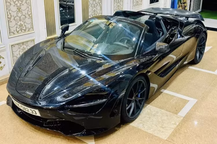 Và chỉ sau 2 năm trải nghiệm, nữ doanh nhân này đã bán lại chiếc siêu xe mui trần McLaren 720S Spider với mức giá không được tiết lộ, nhưng sau đó, người mua đã sang tay tiếp cho 1 thương lái.