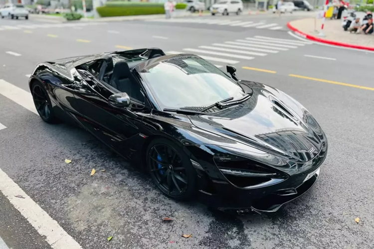 Theo tìm hiểu, chiếc McLaren 720S Spider của Hoa hậu quý bà hòa bình thế giới 2017 được mua chính hãng, tại thời điểm nhập về nước, xe có giá bán lên đến 20,2 tỷ đồng chưa bao gồm các chi phí lăn bánh của xe, có thể tốn thêm của chủ nhân từ 2 tỷ đến 2,3 tỷ đồng.