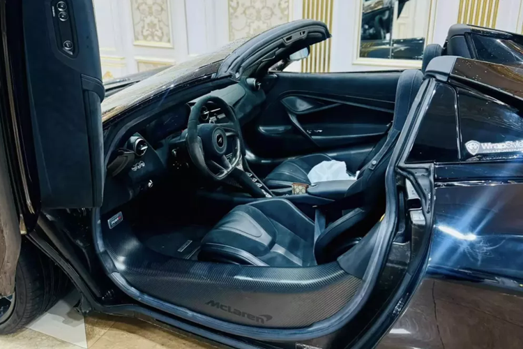 Chủ mới đã rao bán chiếc McLaren 720S Spider giá 20 tỷ đồng, gần bằng giá mua mới, nhưng lợi thế là có thể thương lượng và phí sang tên, thay vì phải đóng chi phí lăn bánh như xe mới. Hiện số đồng hồ công tơ mét của xe chỉ mới chạy chưa đến 2.600 km, còn rất mới.