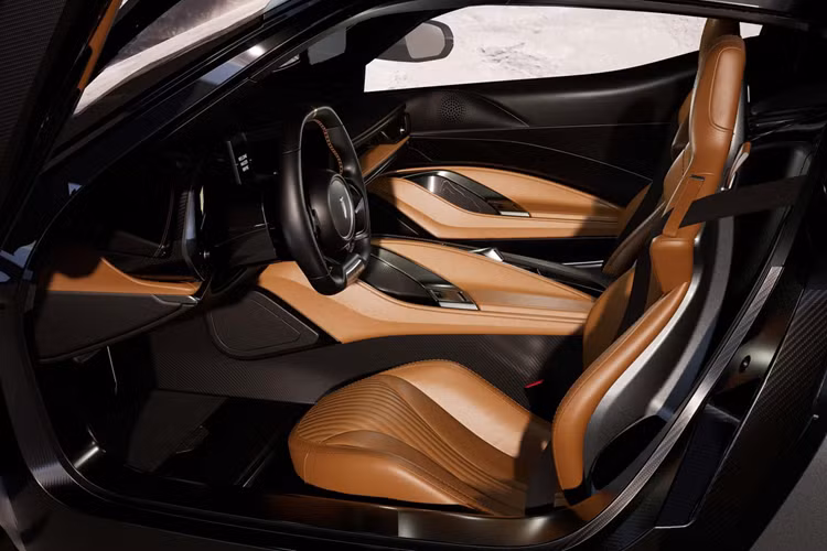 Hai mẫu xe này đều được trang bị bộ mâm 5 chấu kép với phần đầu mâm được phay xước thể thao.Pininfarina ra mắt bộ sưu tập giới hạn lấy cảm hứng từ phim Batman.