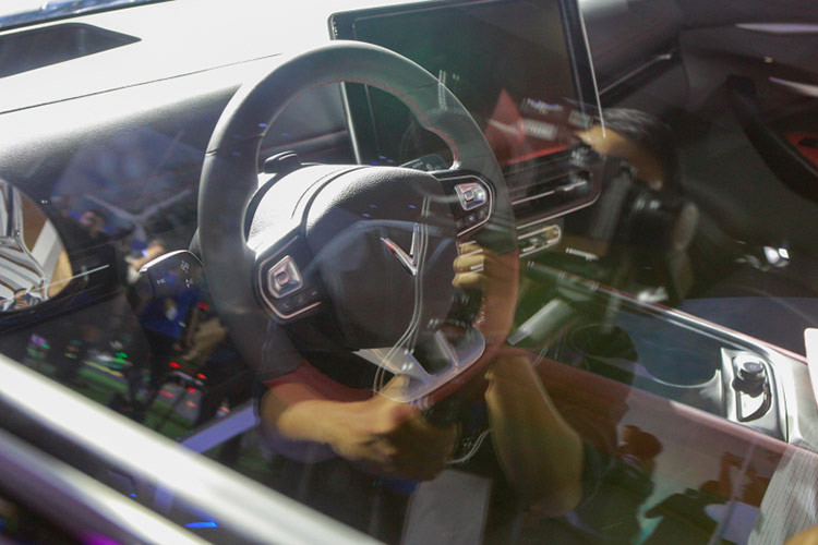 Từ ngày 24/10, khách hàng tại Philippines có thể chính thức đặt cọc mua ôtô điện Vinfast VF7 với mức 5.000 peso/xe trên website VinFast hoặc qua các cửa hàng đại lý chính hãng (cọc được áp dụng hoàn lại theo quy định của VinFast).