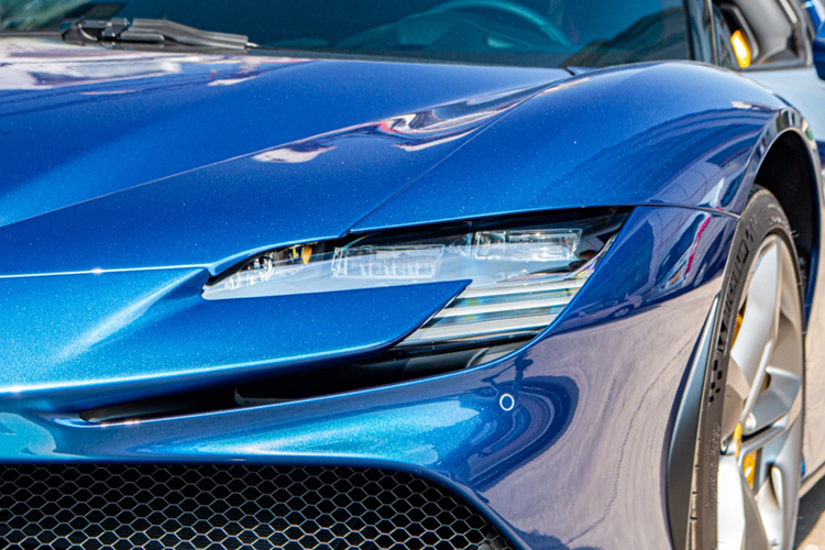 Và chiếc siêu xe sẽ đồng hành cùng với Cường Đô la trong hành trình Gumball 3000 2024 sẽ là Ferrari SF90 Spider, thay vì Porsche 911 Sport Classic. Đây cũng chính là siêu xe đắt đỏ nhất mà chồng của Đàm Thu Trang sở hữu trong gần 18 năm chơi xe tại Việt Nam.