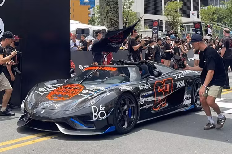 Đoàn siêu xe Gumball 3000 2024 sẽ di chuyển đến địa đạo Củ Chi trong trưa nay để tham quan, sau đó sẽ rời đi và đến cửa khẩu Mộc Bài, tỉnh Tây Ninh trong chiều nay và làm thủ tục sang nước bạn Campuchia, nơi mà các thành viên trong đoàn đang rất háo hức thiết lập kỷ lục hành trinh có số lượng siêu xe đông đảo nhất từ trước đến nay.