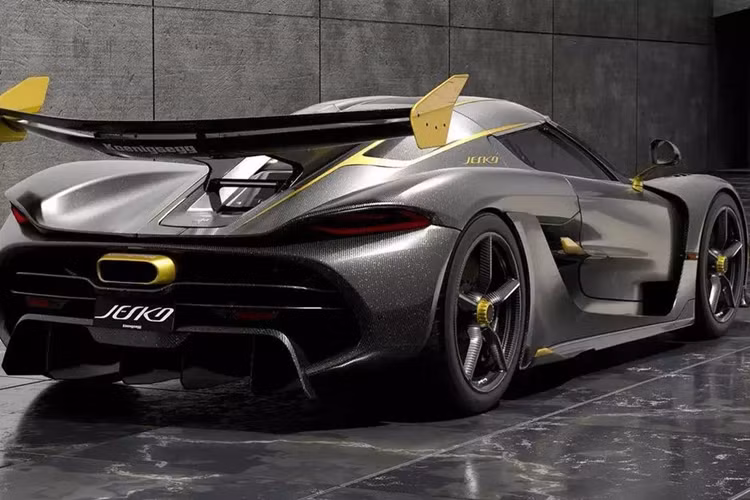 So với Jesko tiêu chuẩn, phiên bản Jesko Attack được trang bị thêm một số chi tiết khí động học để cải thiện lực ép xuống như cánh gió, bộ chia gió cản trước, bộ khuếch tán gió phía sau. Ngoài ra còn phiên bản Jesko Absolut được thiết kế để đạt tốc độ cao, không có cánh gió sau và về lý thuyết có khả năng chạm đến ngưỡng 480 km/h.