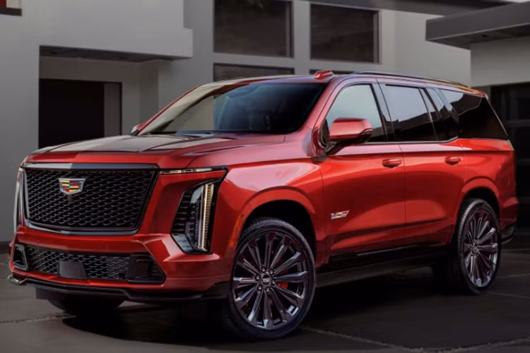 Trong khi đó, giá xe Cadillac Escalade Premium Luxury có giá 98.790 USD (2,47 tỷ đồng), tăng 2.975 USD (74,4 triệu đồng). Bản Sport được điều chỉnh tăng giá 575 USD (14,3 triệu đồng), bản Sport Platinum có giá 118.890 USD (2,97 tỷ đồng) tăng 5.575 USD (139,4 triệu đồng). Phiên bản Premium Luxury Platinum tăng 5.075 USD (126,9 triệu đồng).