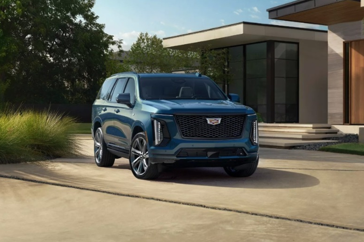  Cadillac Escalade 2025 mới vẫn có 6 phiên bản gồm: Luxury, Premium Luxury, Sport, Premium Luxury Platinum, Sport Platinum và V-Series. Cụ thể, tại thị trường Mỹ, giá xe Cadillac Escalade Luxury 2025 cơ sở bán ra khởi điểm là 89.590 USD (khaongr 2,24 tỷ đồng), tăng 5.700 USD (tương đương 142,5 triệu đồng).