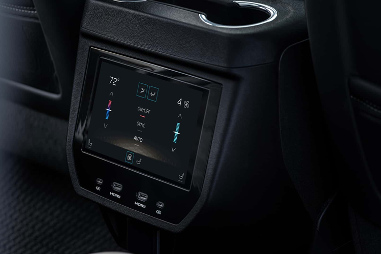 Xe được trang bị thêm hệ thống hỗ trợ người lái tiêu chuẩn hơn như phanh phương tiện cắt ngang phía sau, cảnh báo người đi xe đạp bên cạnh, phanh cho người đi bộ và người đi xe đạp phía trước cũng như phanh khẩn cấp tự động khi giao nhau.