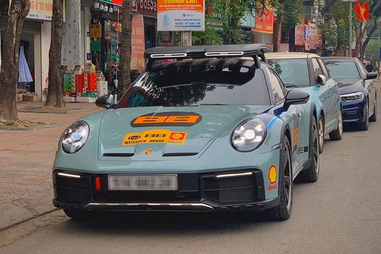 Động cơ này kết hợp với hộp số tự động PDK 8 cấp, hệ dẫn động 4 bánh toàn thời gian và hệ thống đánh lái cầu sau, nhờ đó, giúp mẫu xe thể thao này có thể dễ dàng tăng tốc từ vị trí xuất phát lên 100 km/h chỉ trong thời gian 3,4 giây, vận tốc tối đa của xe bị giới hạn ở mức 240 km/h.