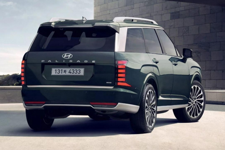 Tại Hàn Quốc, mẫu xe SUV Hyundai Palisade 2025 sẽ được bán ra với ba phiên bản là Exclusive, Prestige và Calligraphy. Dự kiến, Palisade thế hệ mới sẽ ra mắt trong năm 2025 tại Hàn Quốc. Sau đó, mẫu xe này sẽ tiếp tục được thương hiệu Hàn Quốc công bố tại các thị trường khác, bao gồm Bắc Mỹ.