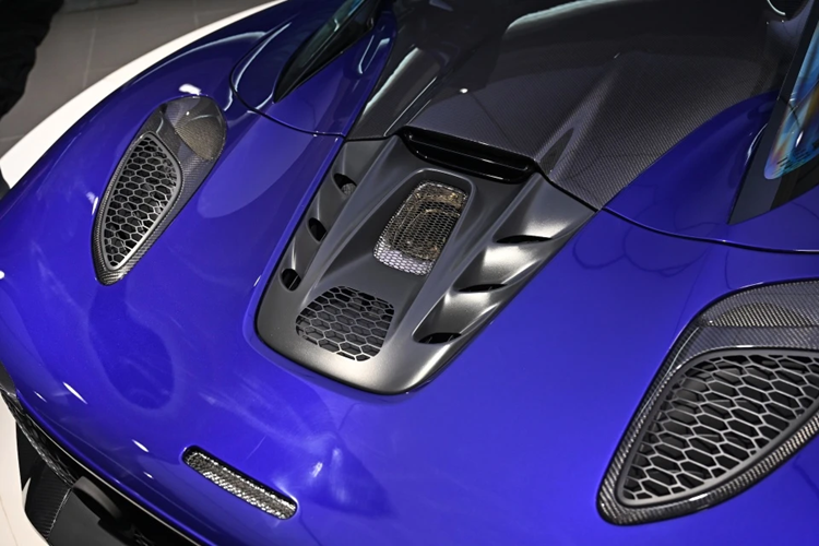 Việc nâng cấp công suất này cũng được áp dụng trên phiên bản coupe, vốn tăng 20 mã lực so với trước. Điều này nhằm thuyết phục các khách hàng, vốn sẽ lựa chọn mẫu Ferrari 296 GTB sử dụng động cơ V6 hybrid nhưng mạnh đến 830 mã lực.