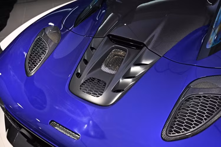 Việc nâng cấp công suất này cũng được áp dụng trên phiên bản coupe, vốn tăng 20 mã lực so với trước. Điều này nhằm thuyết phục các khách hàng, vốn sẽ lựa chọn mẫu Ferrari 296 GTB sử dụng động cơ V6 hybrid nhưng mạnh đến 830 mã lực.