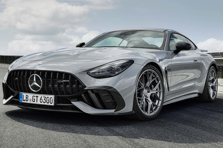 Mercedes-Benz GT63 Pro 2025 mới sở hữu hiệu năng ấn tượng hơn, các chi tiết thiết kế khí động học được cải thiện và quan trọng nhất là hệ thống làm mát bổ sung cho động cơ và hệ dẫn động bốn bánh.