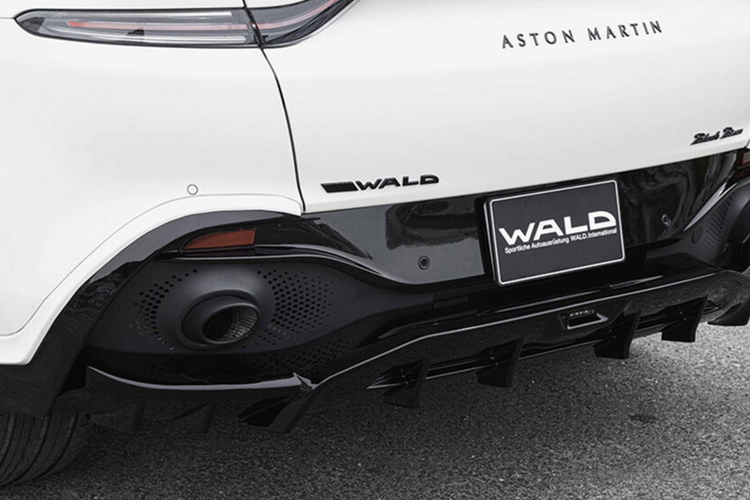 Aston Martin DBX Black Bison Edition không có bất kỳ nâng cấp nào về nội thất, khung gầm hoặc về hiệu năng. Bộ Bodykit này có thể lắp đặt lên DBX bản thường nhưng không vừa nếu lắp lên DBX707.