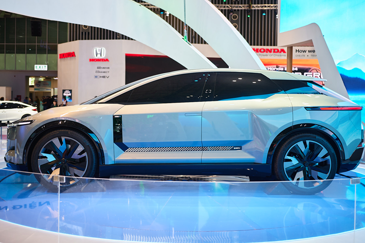 Toyota tin rằng sự tự do di chuyển trong tương lai không đơn thuần là phương tiện đi lại mà còn là người bạn đồng hành có phong cách sống phù hợp với giá trị cá nhân của từng khách hàng.