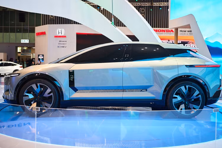 Toyota tin rằng sự tự do di chuyển trong tương lai không đơn thuần là phương tiện đi lại mà còn là người bạn đồng hành có phong cách sống phù hợp với giá trị cá nhân của từng khách hàng.