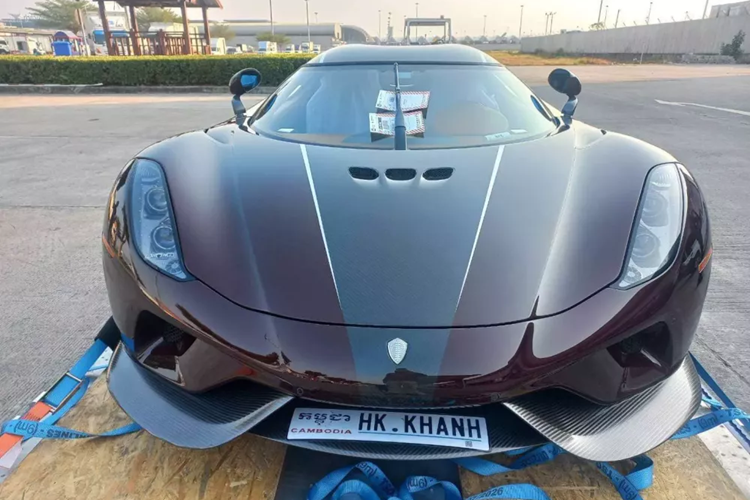 Cụ thể khi được hỏi Koenigsegg Regera của Hoàng Kim Khánh khi nào về Việt Nam, đại gia này đã chia xe sẻ về và đang chờ làm các thủ tục cần thiết để mang về Việt Nam sớm nhất. Bên cạnh đó, có câu hỏi vì sao siêu phẩm như Koenigsegg Regera lại không ra biển trắng (biển Việt Nam, đóng đầy đủ thuế).