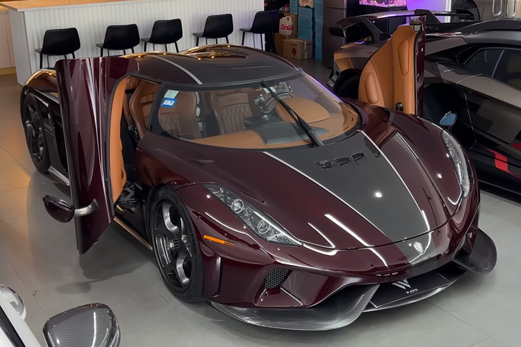 Siêu phẩm Koenigsegg Regera sắp tái xuất Việt Nam có khả năng tăng tốc từ vị trí xuất phát lên 100 km/h trong thời gian 2,8 giây trước khi đạt vận tốc tối đa 400 km/h. Koenigsegg Regera có khả năng tăng lực ép xuống mặt đường 450 kg khi đạt tốc độ 250 km/h.