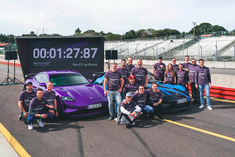 Cùng với đó là khả năng tăng tốc từ 0-200 km/h trong vòng 6,6 giây hoặc 6,4 giây nếu có Weissach, trong khi tốc độ tối đa được giới hạn ở mức 306 km/h. Về thiết kế, Porsche Taycan Turbo GT 2025 khác biệt so với các phiên bản còn lại nhờ bộ bodykit được thiết kế mới, thể hiện phong cách xe đua được tối ưu về hiệu quả khí động học.