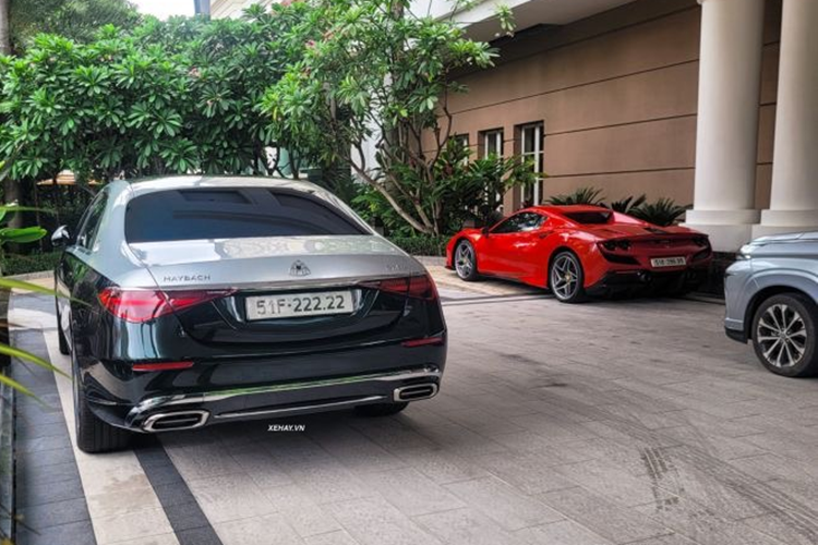 Mức giá xe Mercedes-Maybach S450 4Matic tại Việt Nam bán ra chính hãng từ 8,2 tỷ đồng. Kể từ ngày 15/8/2023, người dân đã có quyền sở hữu biển đẹp bằng hình thức mua theo đấu giá, hoặc định danh biển số theo mình, chính vì vậy hiện ngày càng có nhiều mẫu xe sang biển đẹp.