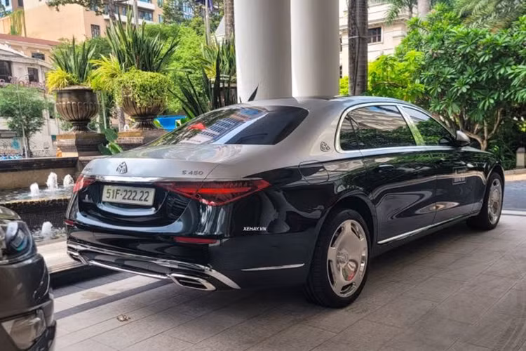 Sức mạnh được truyền đến 4 bánh toàn thời gian 4MATIC thông qua hộp số tự động 9G Tronic 9 cấp trứ danh. Xe chỉ cần tới 5,6 giây để tăng tốc từ vạch xuất phát lên 100 km/h trước khi đạt tốc độ tối đa 250 km/h.