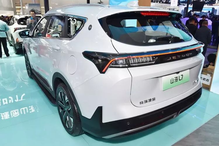 Ở sức mạnh, Chery Jetour Shanhai L7 sẽ được trang bị động cơ tăng áp 4 xi-lanh 1,5T và hệ thống hybrid, có thể tạo ra công suất tối đa 115 kilowatt, tương đương 154 mã lực và tốc độ tối đa 180 km/h.