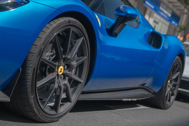 Tổng công suất được tạo ra lên tới 818 mã lực cùng mô-men xoắn 740 Nm.