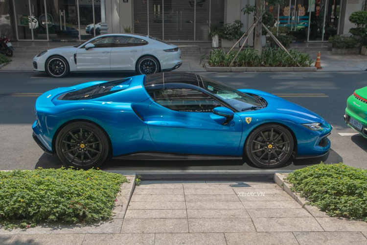 Với sức mạnh này, xe có thể tăng tốc từ vị trí xuất phát lên 100 km/h chỉ trong thời gian 2,9 giây trước khi đạt vận tốc tối đa là 330 km/h.