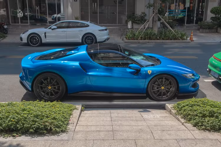 Với sức mạnh này, xe có thể tăng tốc từ vị trí xuất phát lên 100 km/h chỉ trong thời gian 2,9 giây trước khi đạt vận tốc tối đa là 330 km/h.